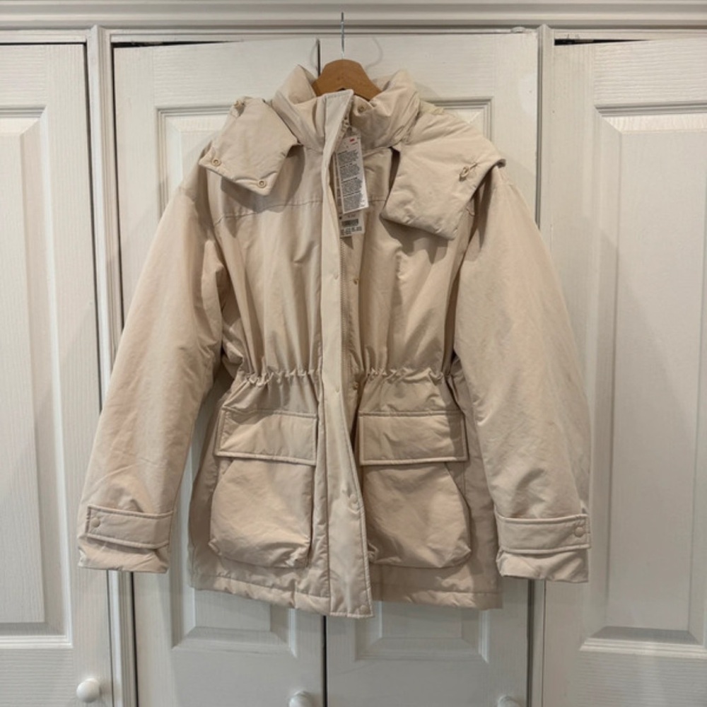 NWT Uniqlo Women's Puffer Jacket in Cream